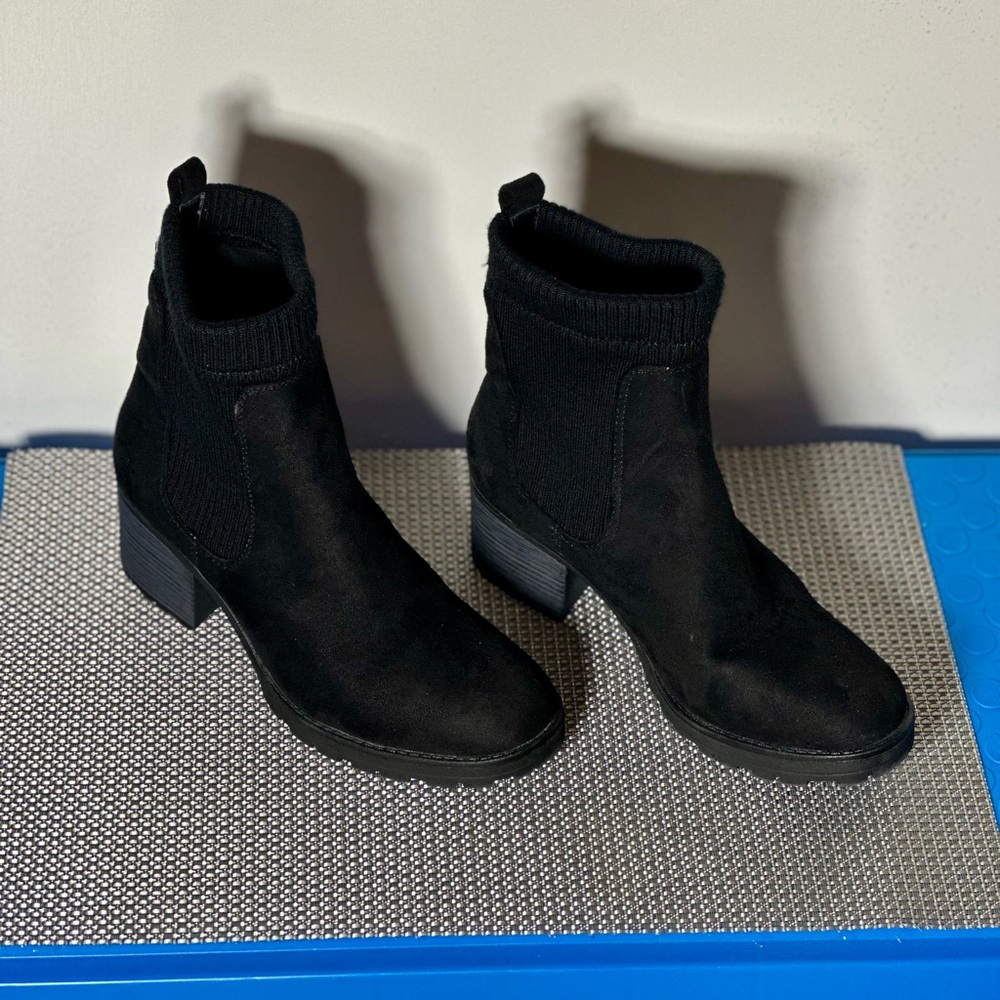 White Mountain Black Knit Ankle Boots